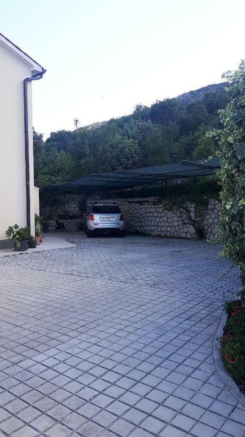 Apartments Ivana Ravni Exterior photo